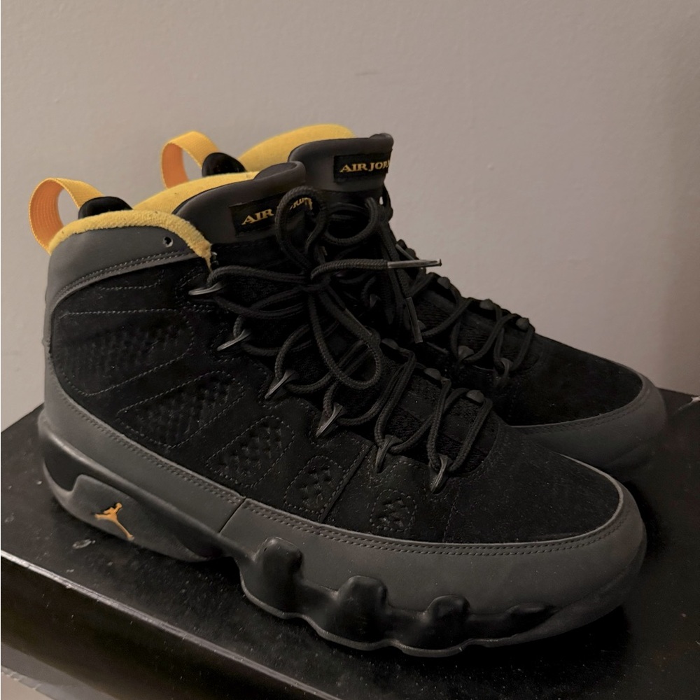 Air Jordan 9 Retro ‘Dark Charcoal University Gold’